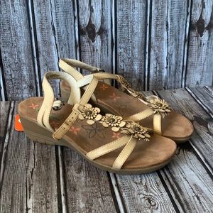 NWT BareTraps ‘Hammond’ Wedge Sandal
